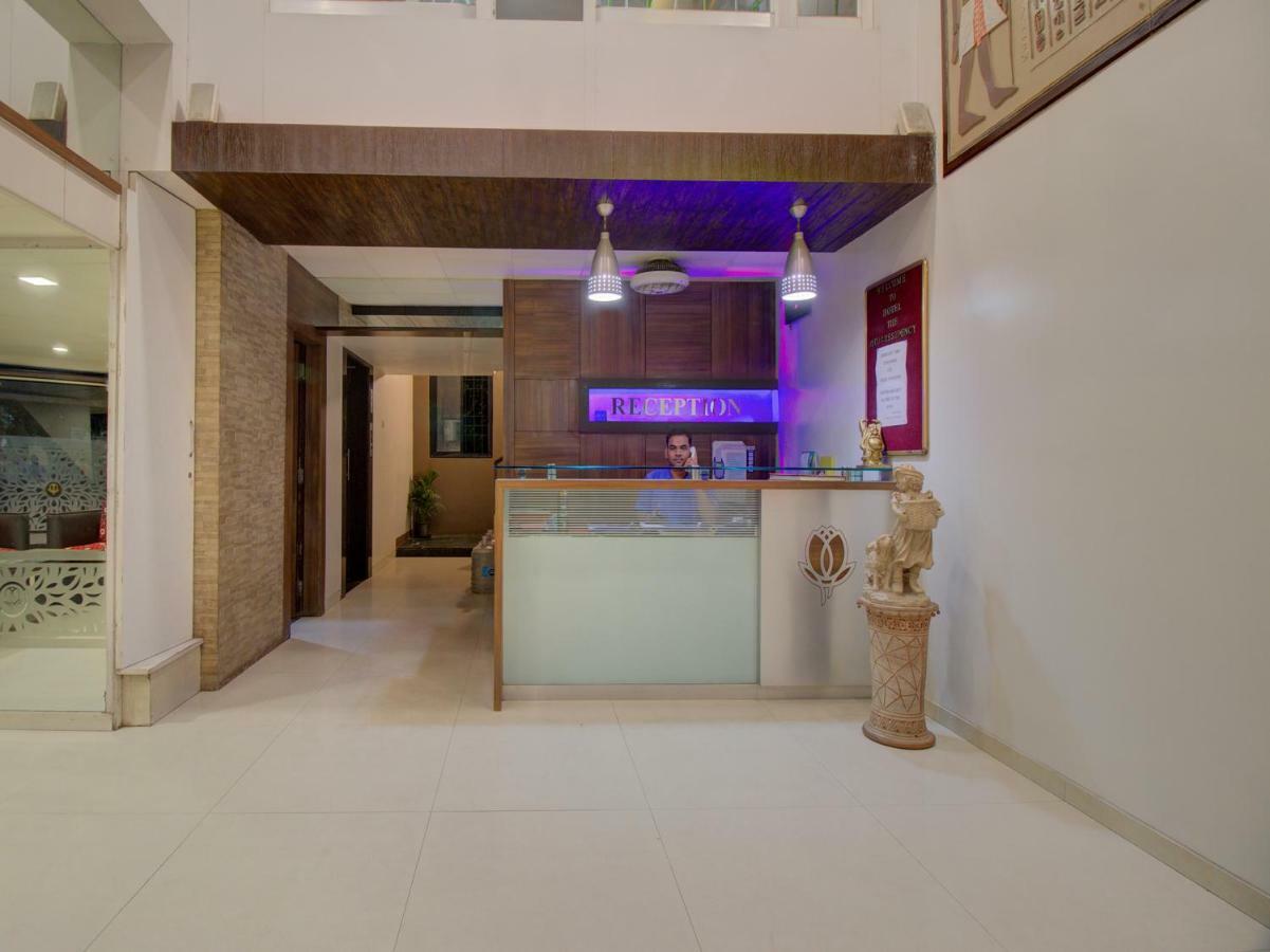 Oyo 35844 Hotel Lotus Residency Sāngli Exterior foto